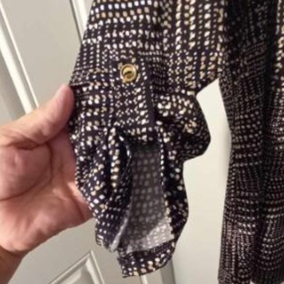 Pullover roll tap sleeve blouse . - Picture 4 of 6